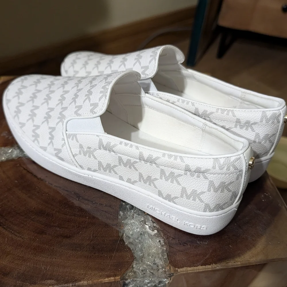 Michael Kors Teddi Sig Logo PVC Canvas Slip-on Sneakers sz 8.5 Grey on White - Picture 5 of 13